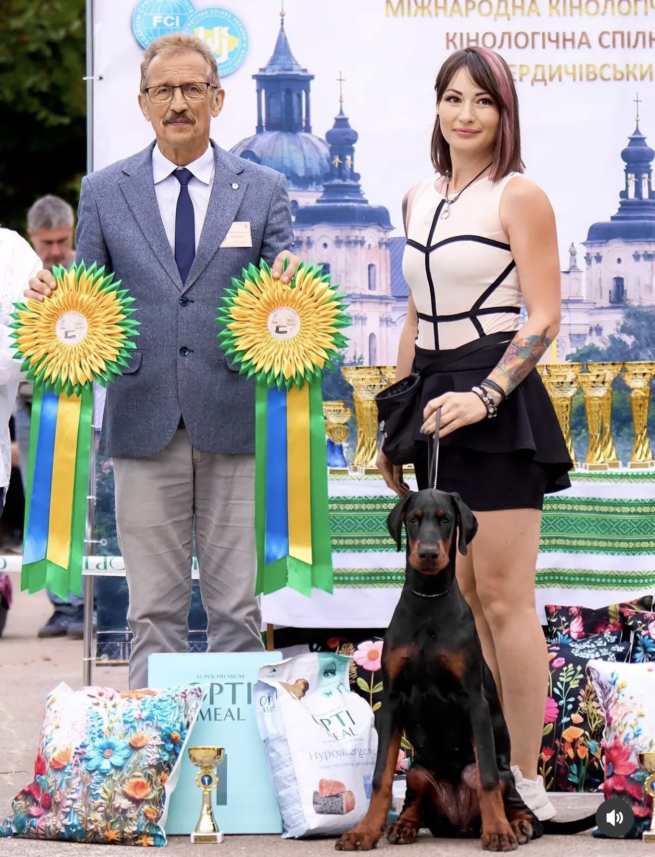 Diva presented with the judge and double rosettes at an FCI international show in Ukraine